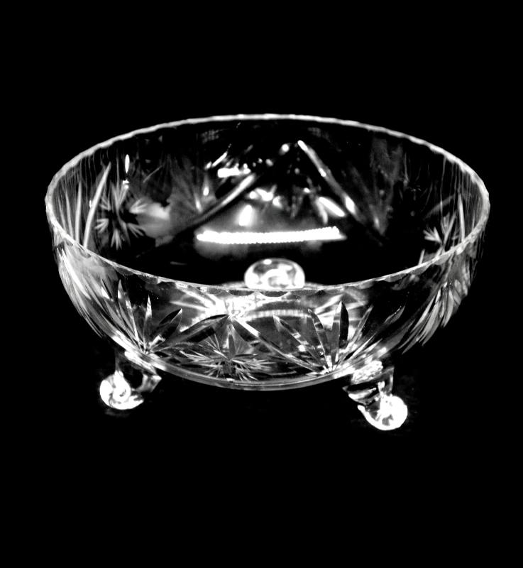 Vintage stunning sparkly 3 footed crystal fruit bowl