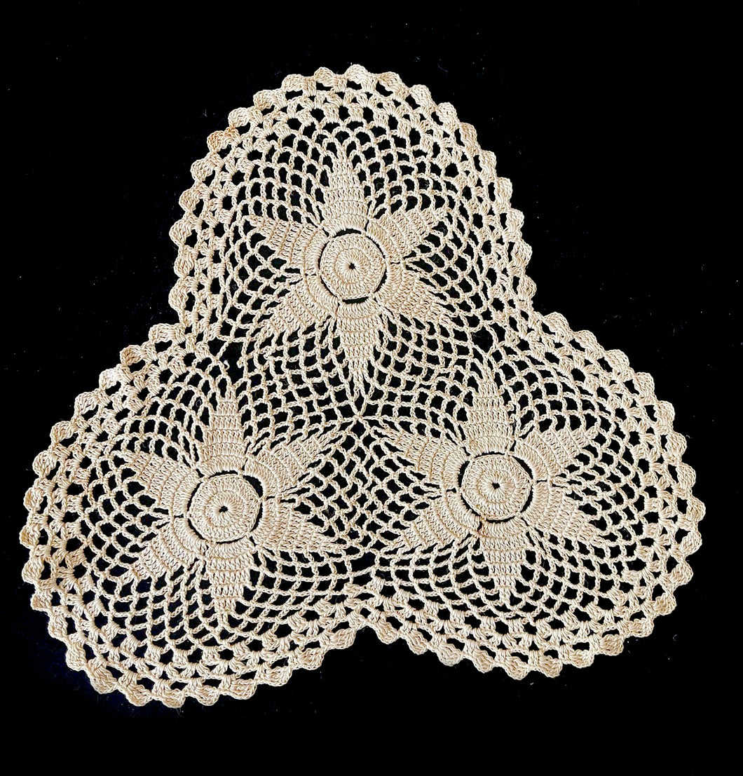 Vintage pretty beige fine crochet lace star flower doily 19cm across