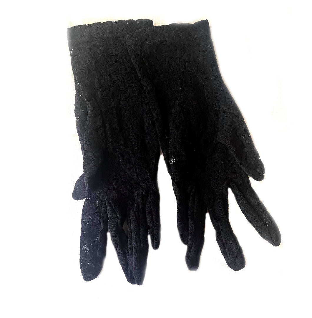 Vintage 1950s black stretch lace elegant & intricate short gloves