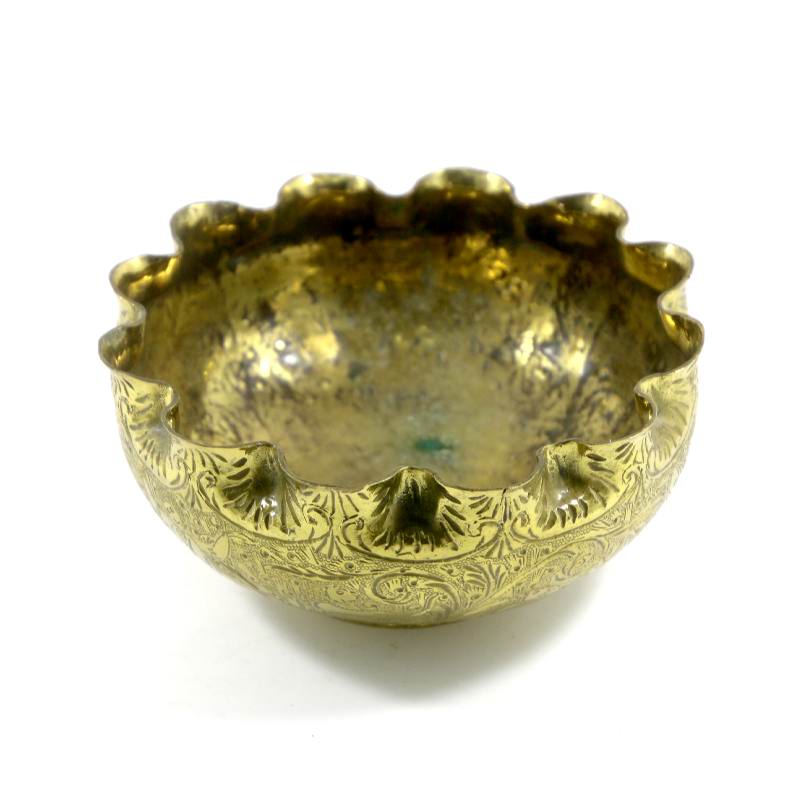 Vintage beautiful ornate crimped edge brass bowl