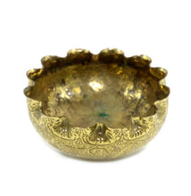 Load image into Gallery viewer, Vintage beautiful ornate crimped edge brass bowl
