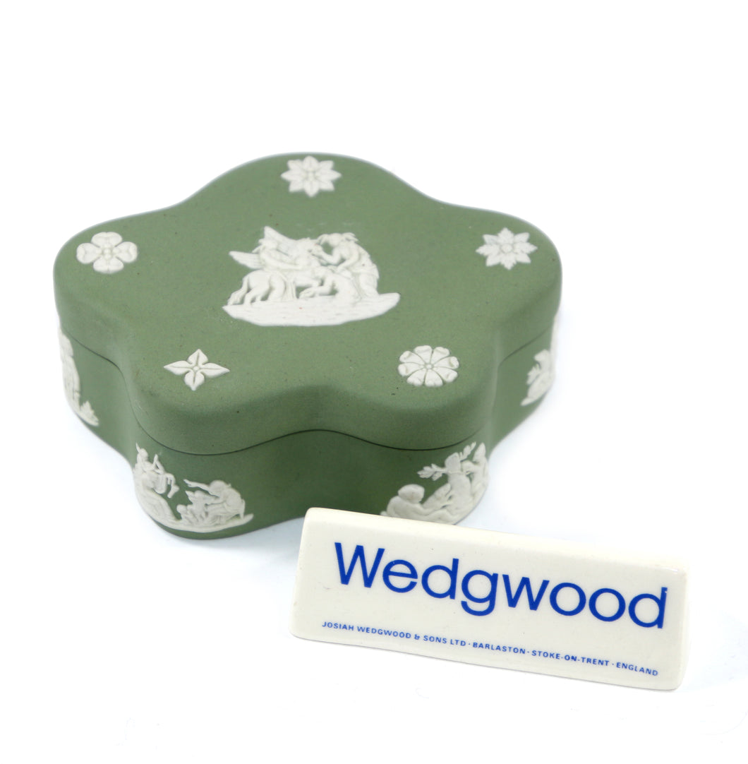 Vintage WEDGWOOD England green jasper ware Pegasus lidded trinket pot