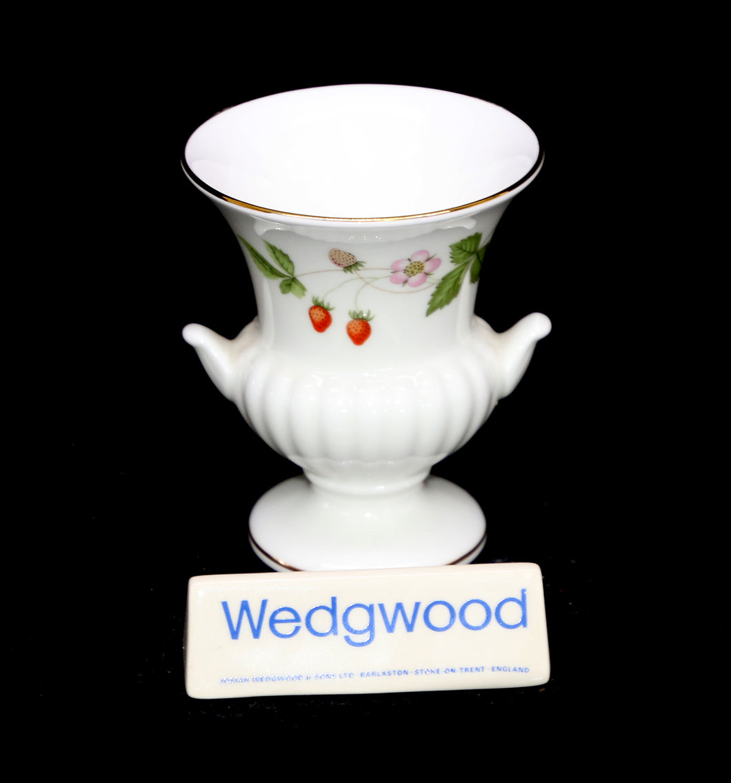 Vintage WEDGWOOD England bone china pretty WILD STRAWBERRY urn vase