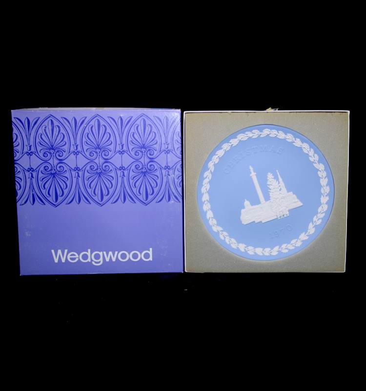 Vintage Wedgwood 1970 jasperware blue & white Christmas plate Trafalgar Square