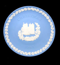 Load image into Gallery viewer, Vintage Wedgwood 1982 jasperware blue &amp; white Christmas plate Lambeth Palace
