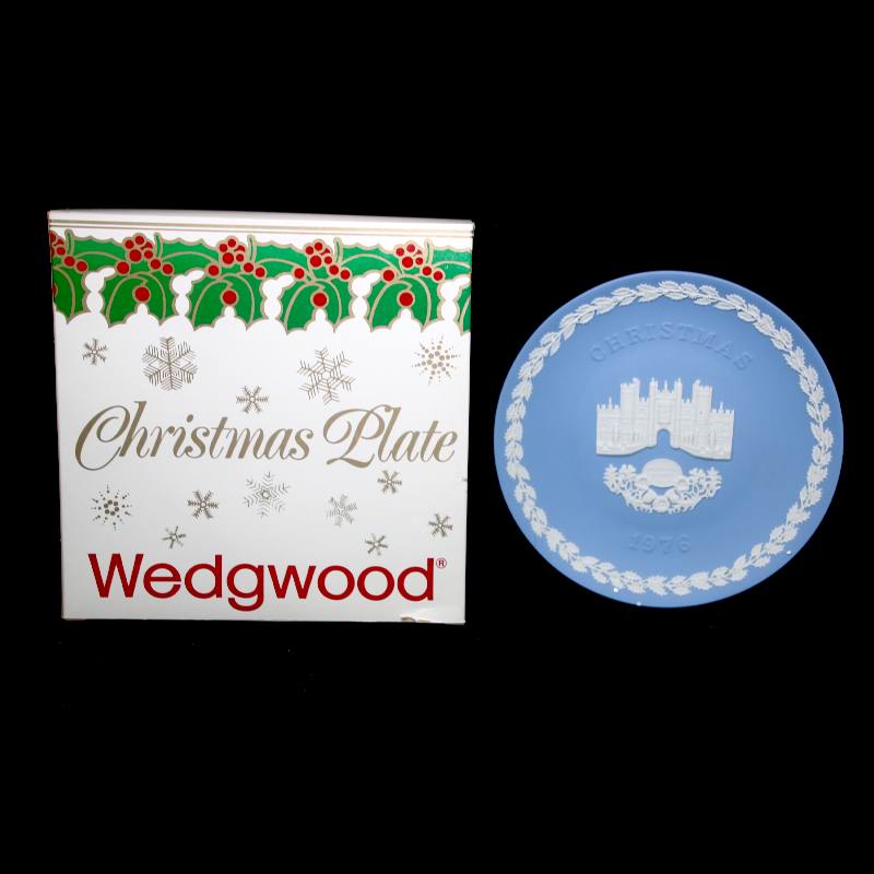Vintage Wedgwood jasperware 1976 Hampton Court Christmas plate