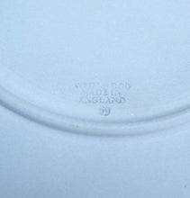 Load image into Gallery viewer, Vintage Wedgwood jasperware 1969 Windsor Castle Christmas plate
