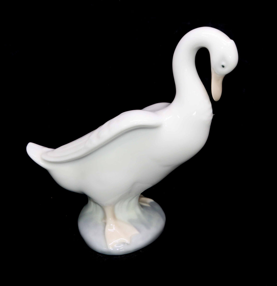Vintage NAO (LLADRO) Spain porcelain white preening goose or duck figurine