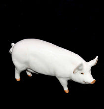 Load image into Gallery viewer, Vintage BESWICK England CHAMPION WALL QUEEN sow pig figurine
