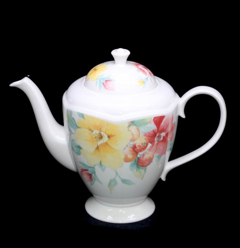 Vintage Johnson Bros England large pretty floral teapot