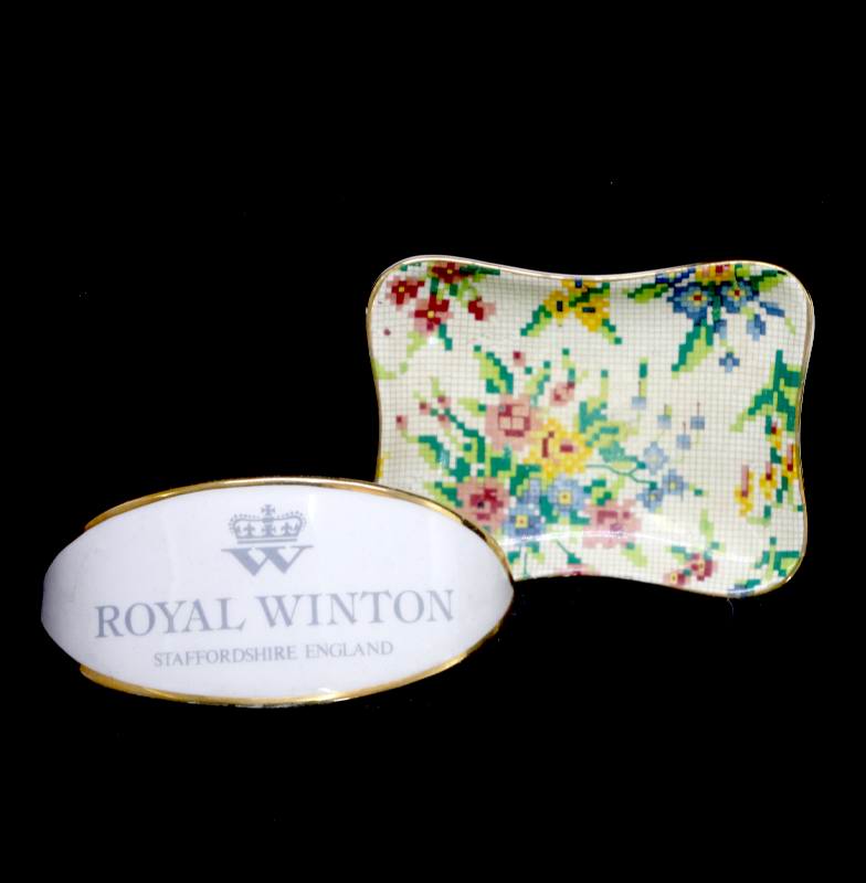 Vintage Royal Winton ENGLAND Queen Anne pretty pin dish