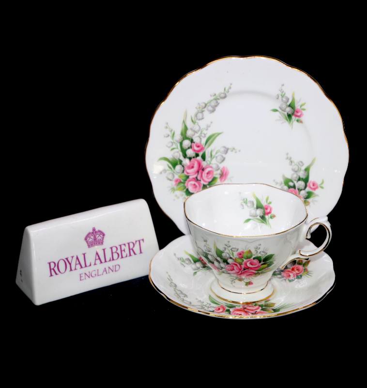 Vintage Royal Albert ENGLAND Lily of the Valley pretty pink roses teacup trio