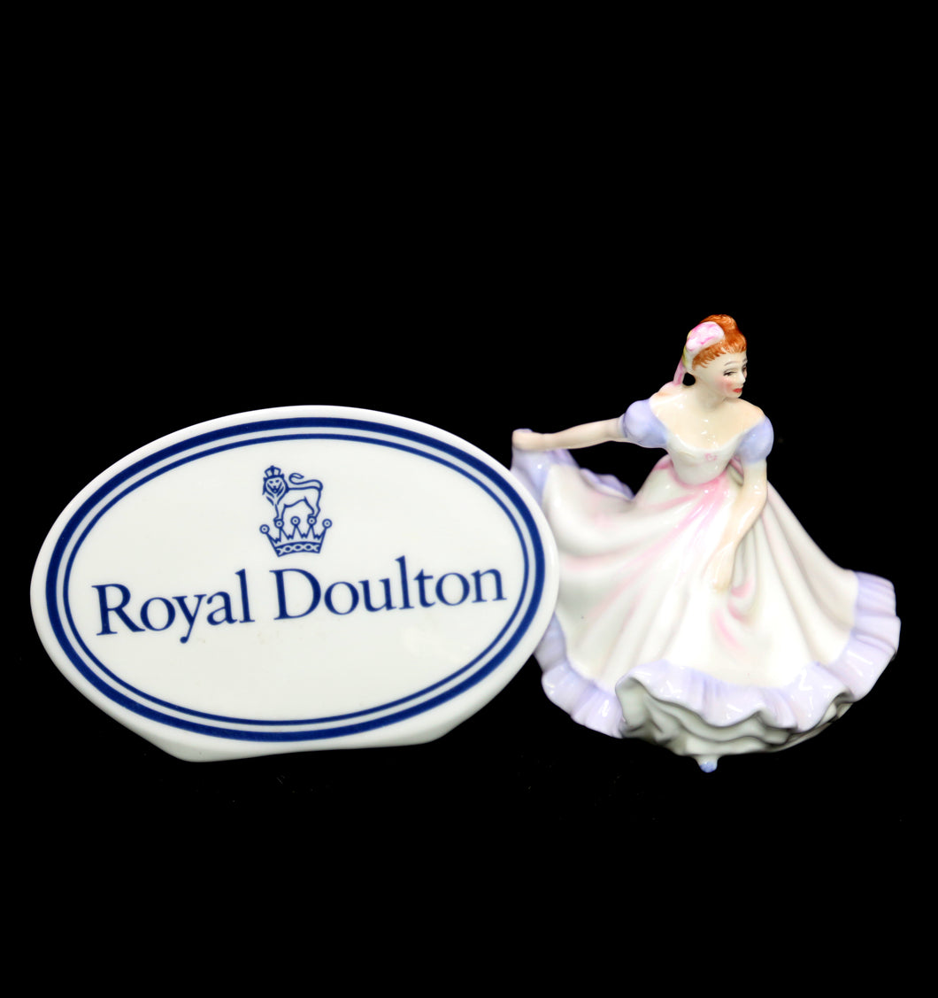 Vintage Royal Doulton 1970 ENGLAND Ninette HN 3215 pretty girl figurine
