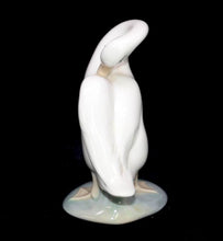 Load image into Gallery viewer, Vintage LLADRO Spain white preening goose figurine

