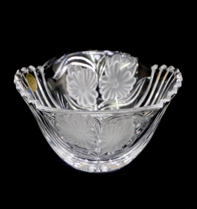 Vintage BOHEMIA Czech 24% lead crystal pretty flower snack bowl