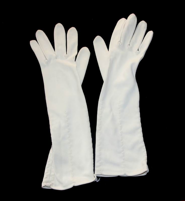 Vintage 1950s cream stretch stitch detail long gloves
