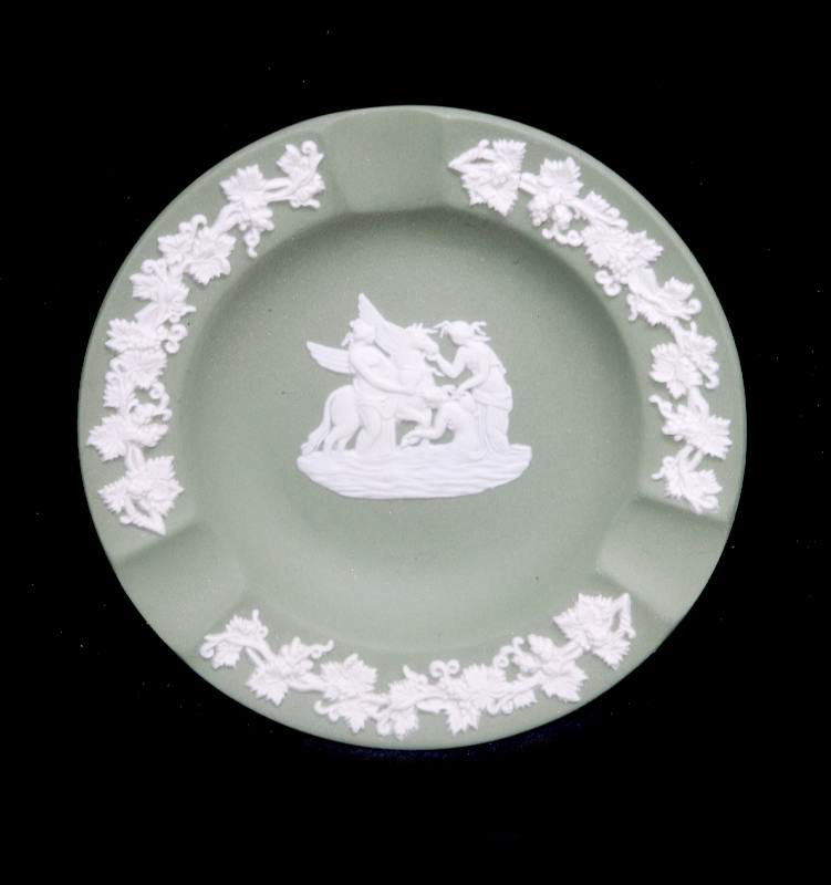 Vintage WEDGWOOD England  green jasper ware round ashtray