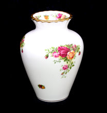 Load image into Gallery viewer, Vintage ROYAL ALBERT England OLD COUNTRY ROSES large vase
