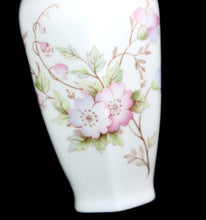 Load image into Gallery viewer, Vintage HAMMERSLEY England pair of pretty floral small vases

