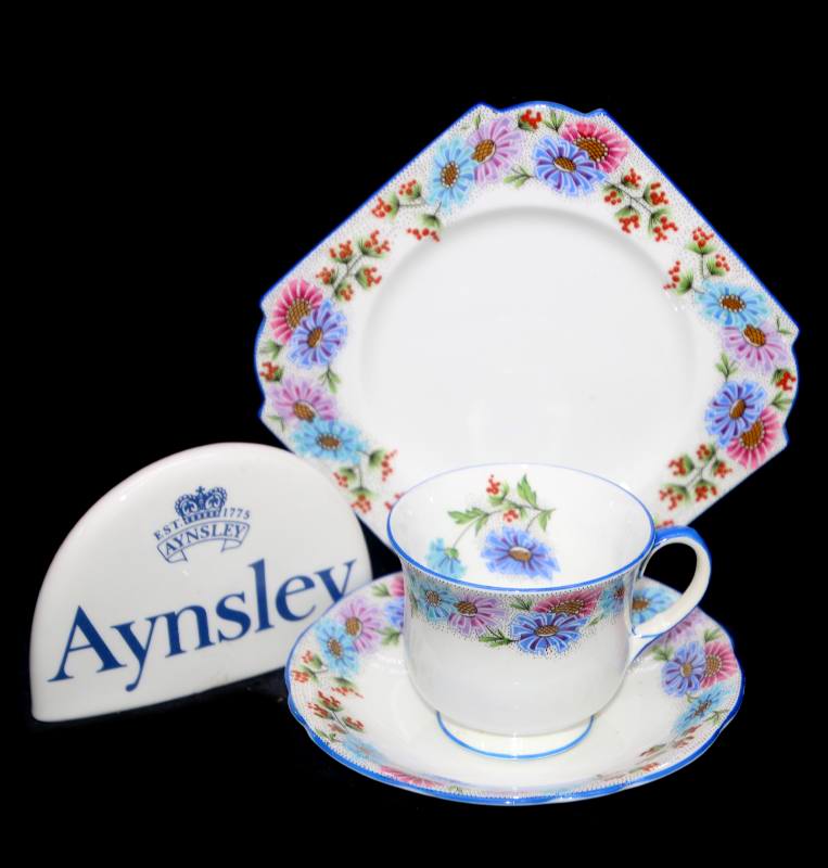 Vintage 1920s Aynsley England art deco daisies blue rim teacup trio