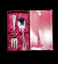 Load image into Gallery viewer, Vintage RODD English Feather silver plated 2 pc salad servers in original box
