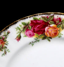 Load image into Gallery viewer, Vintage Royal Albert England Old Country Roses set of 6 entree or salad plates
