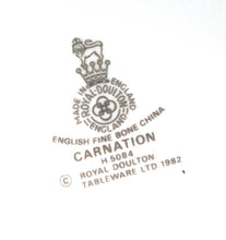 Load image into Gallery viewer, Vintage ROYAL DOULTON England 1982 Carnation set of 5 large cereal bowls
