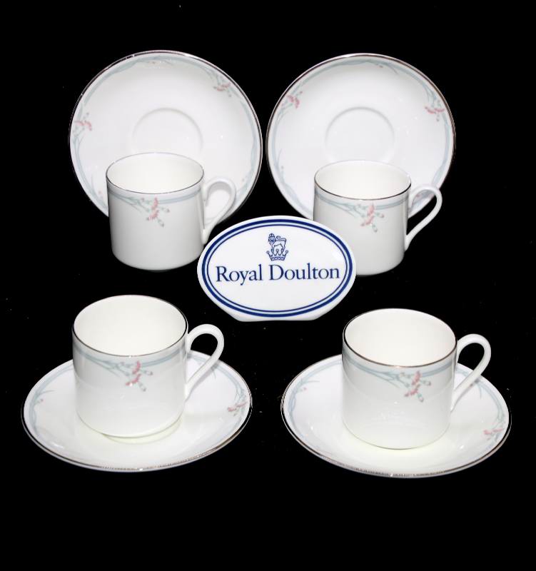 Vintage ROYAL DOULTON England 1982 Carnation set of 4 coffee cups & saucers