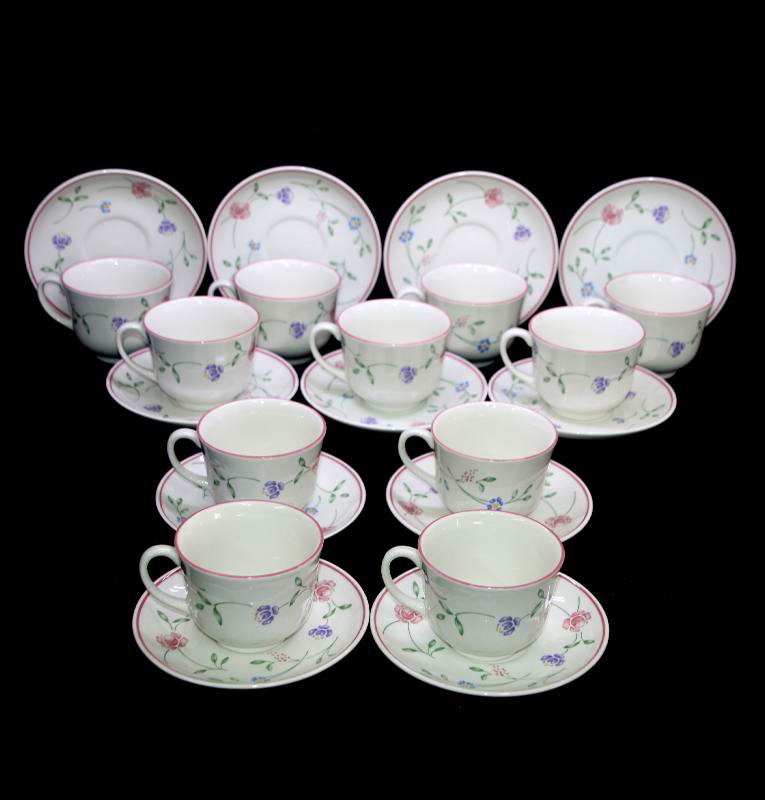 Vintage Johnson Bros ENGLAND  set of 11 pretty teacup and saucer duos