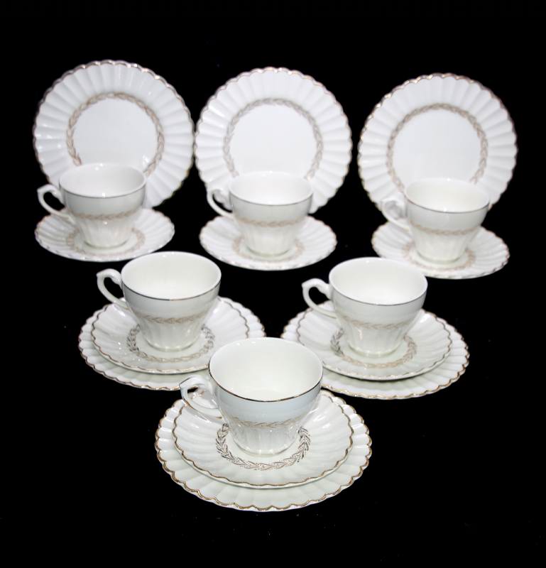 Vintage J&G Meakin Classic White GARLAND GOLD set of 6 gilded teacup trios