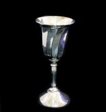 Load image into Gallery viewer, Vintage set of 6 EPNS silver plated fluted small shot or liqueur cups in velvet box
