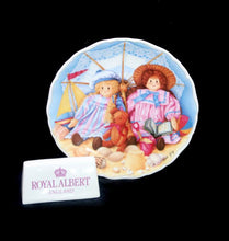 Load image into Gallery viewer, Vintage Royal Albert 1994 Dolls &amp; Friends Beachcombers Carole Grey plate

