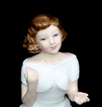 Load image into Gallery viewer, Vintage Royal Doulton England Collector&#39;s Club WELCOME 1995 HN 3764 figurine
