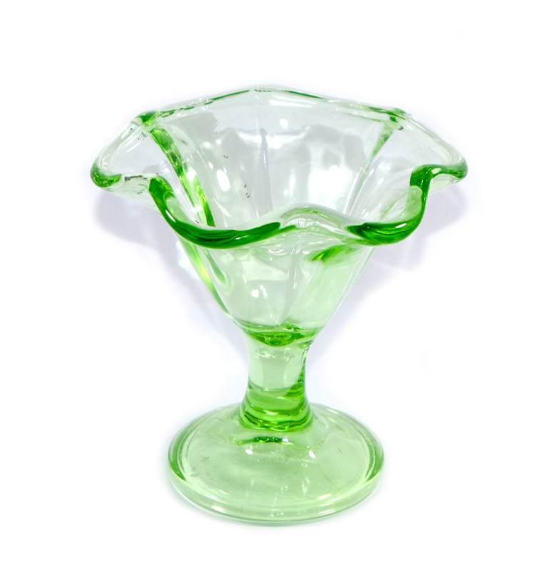 Vintage green depression glass wavy top pedestal bowl comport