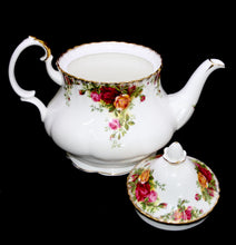 Load image into Gallery viewer, Vintage Royal Albert England Old Country Roses large 6-8 cup 2pt teapot
